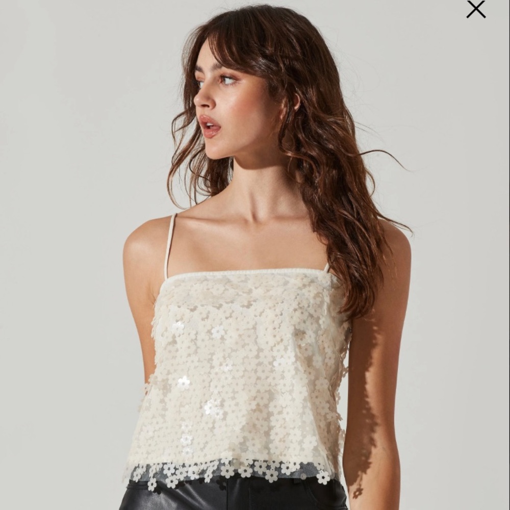 LUXORIA FLOWER SEQUIN TOP